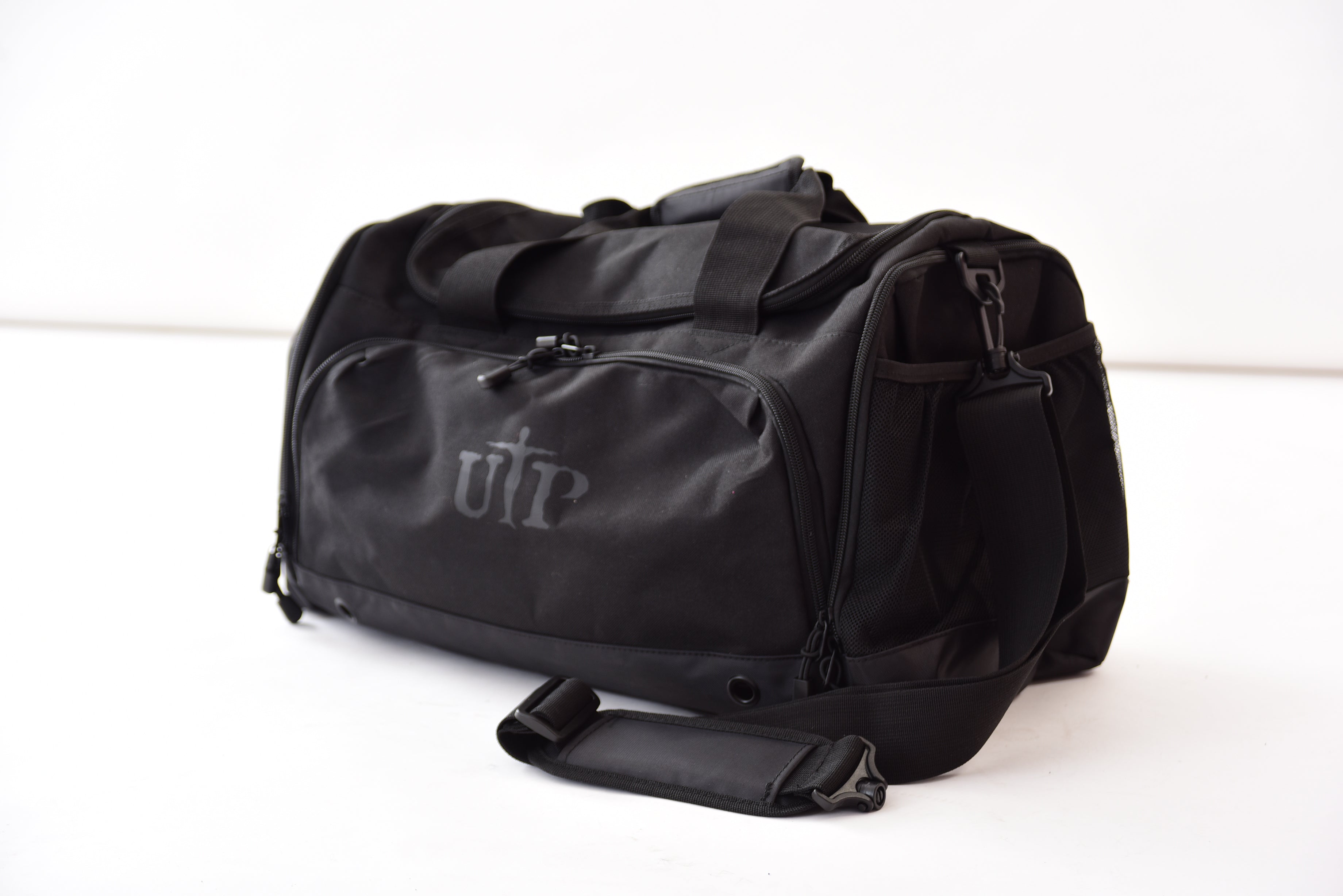 Just Black Multi-Sport Gym Bag – ULTIMATE PHYSIQUE